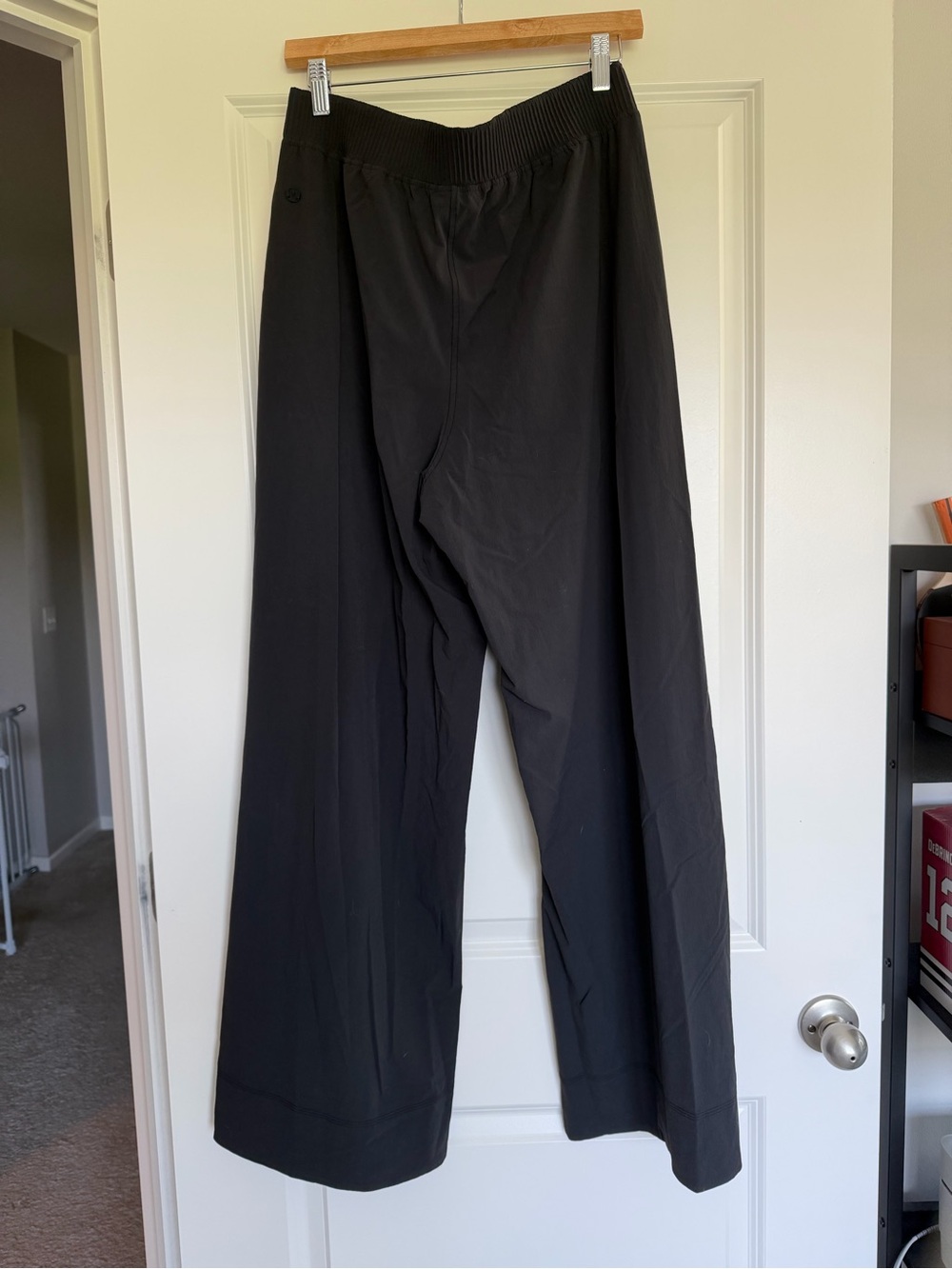 Lululemon Stretch Woven Wide-Leg High-Rise Pant
Black - Picture 6 of 9
